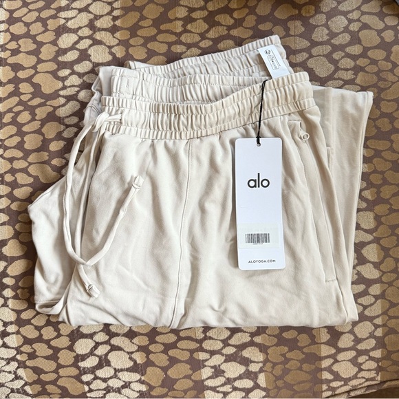 ALO Yoga Other - NWT ALO CONQUER REVITALIZE PANT color: BONE